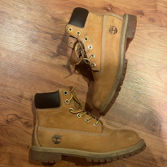 Timberland classic wheat nubuck 6” boot - Picture 3 of 6